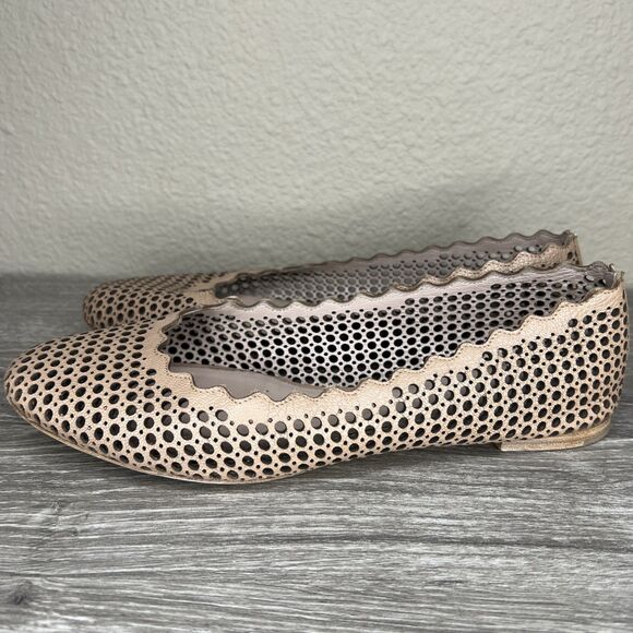 CHLOE Perforated Leather Lauren Scalloped Ballet Flats 37.5 US 7 Nude Beige - Picture 2 of 9